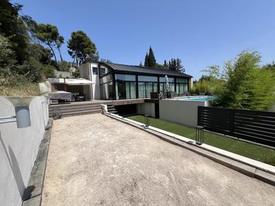 Villa - 290 m² - 6 pièces