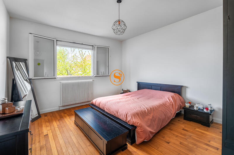 Maison - 220 m² - 8 pièces