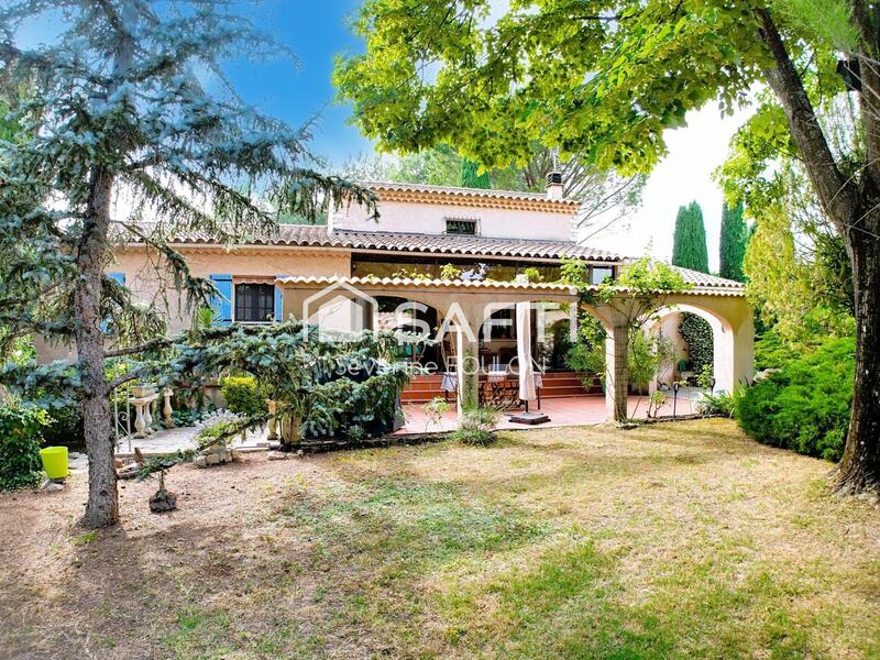 Maison - 185 m² - 9 pièces