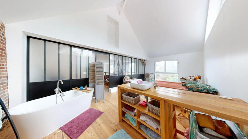 Maison - 350 m² - 8 pièces