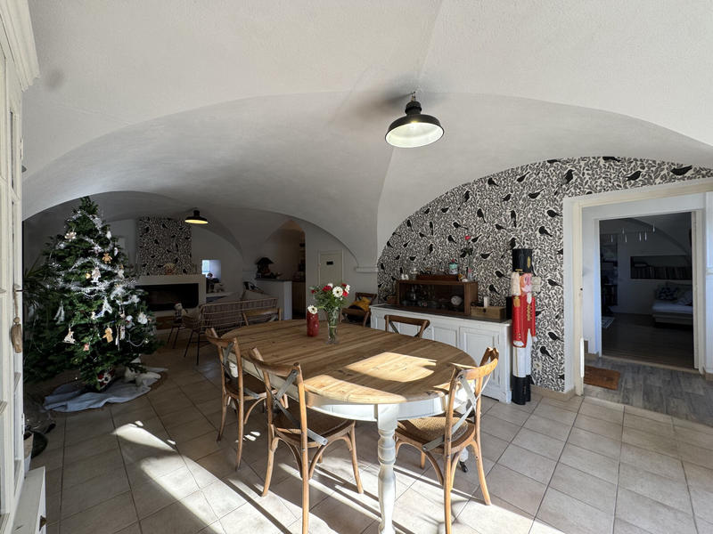 Maison - 250 m² - 9 pièces