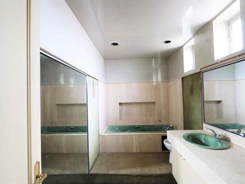 Maison - 247 m² - 7 pièces