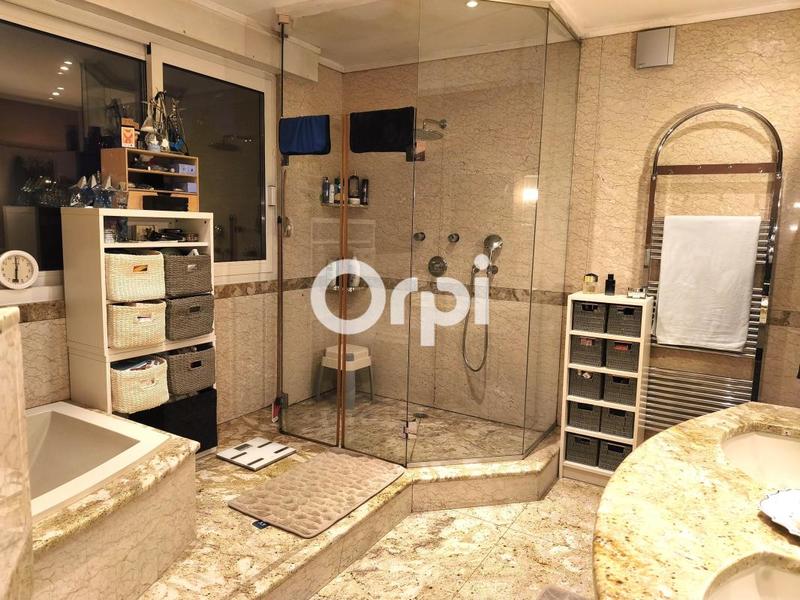 Maison - 210 m² - 6 pièces