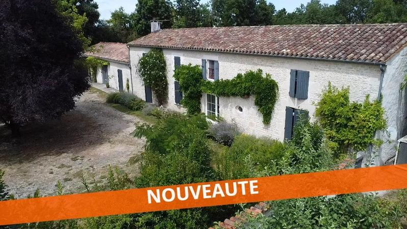 Maison - 328 m² - 10 pièces