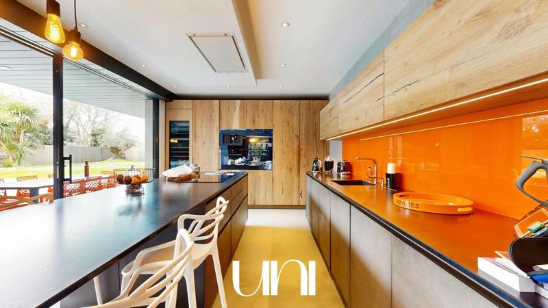 Maison - 316 m² - 8 pièces