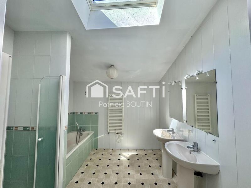 Maison - 256 m² - 6 pièces