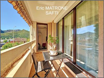 Appartement - 80 m² - 4 pièces