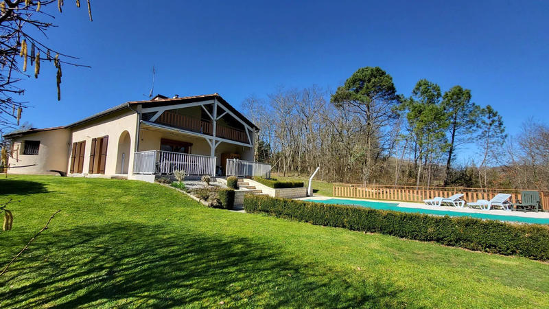 Maison - 220 m² - 7 pièces