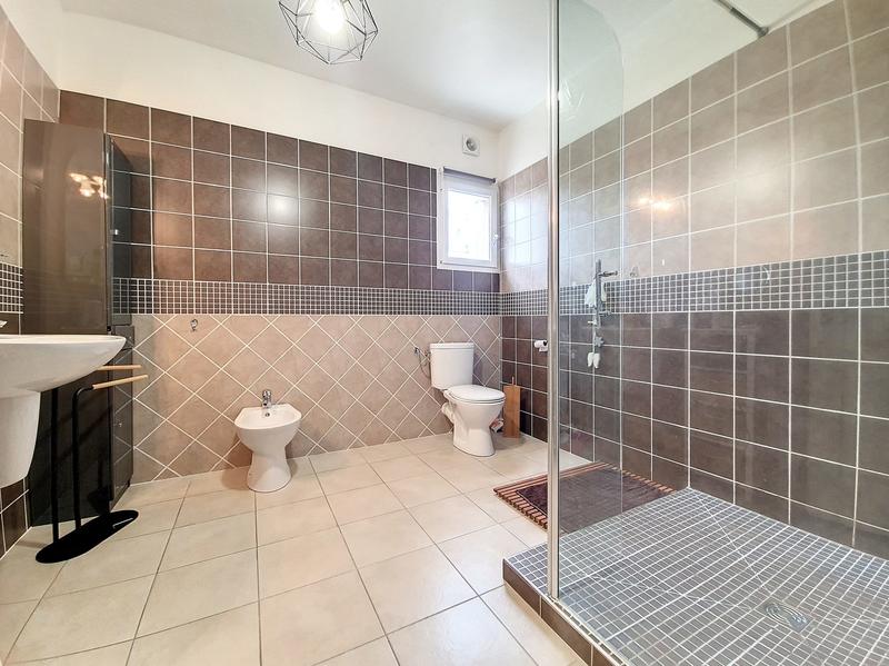 Appartement - 81 m² - 3 pièces