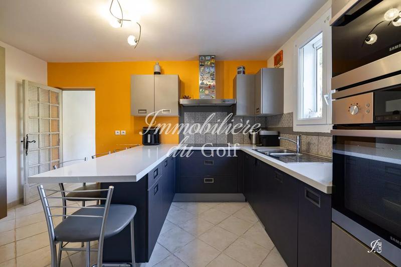 Maison - 215 m² - 5 pièces