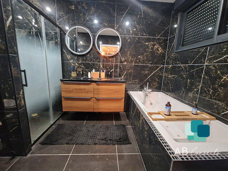 Maison contemporaine - 371 m² - 6 pièces