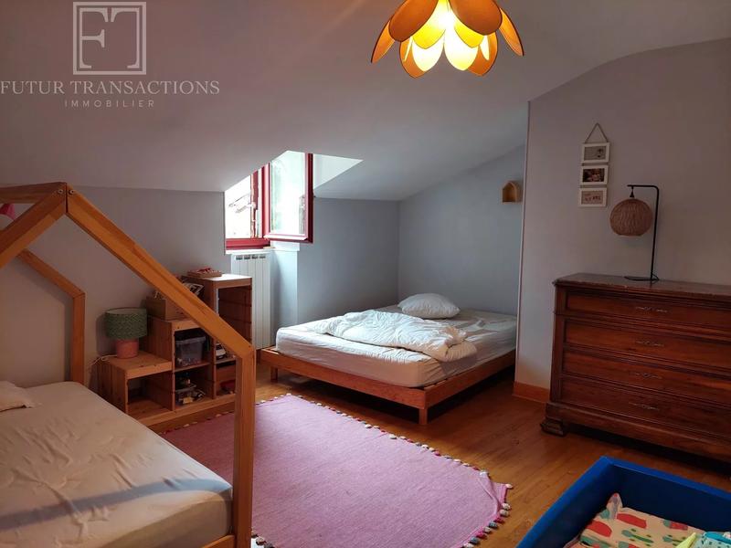 Maison - 210 m² - 9 pièces