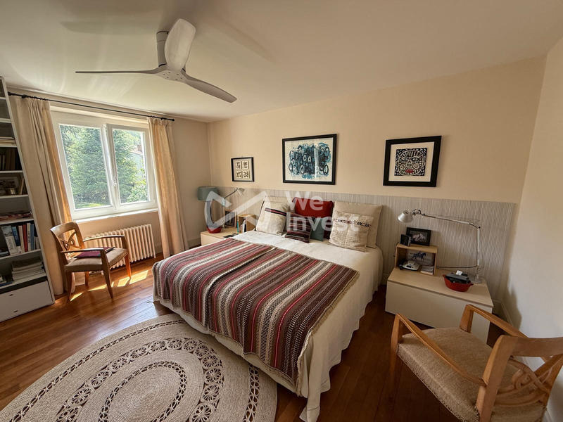 Maison - 260 m² - 8 pièces