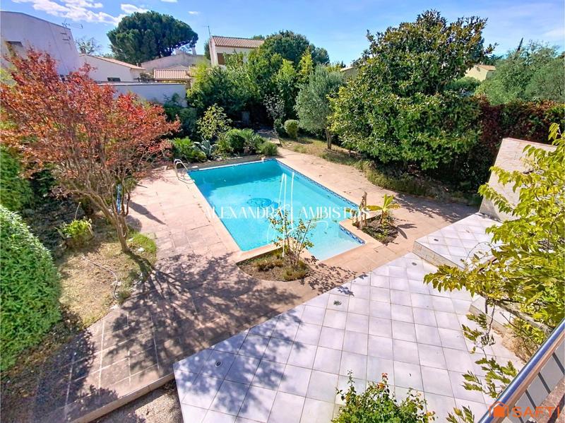 Maison - 209 m² - 6 pièces