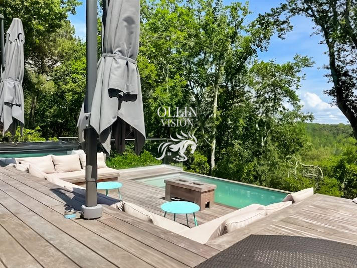 Villa - 302 m² - 9 pièces