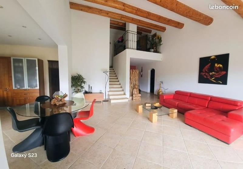 Villa - 244 m² - 6 pièces
