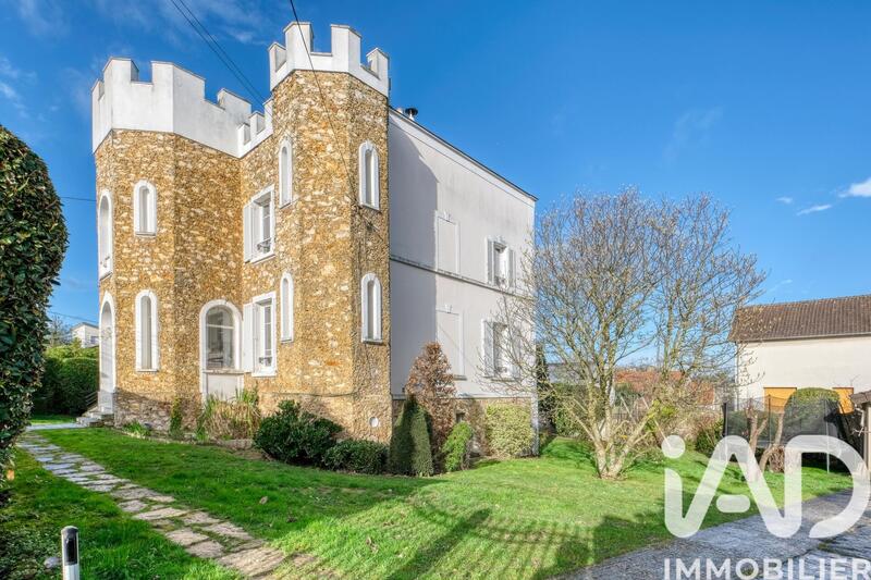 Maison - 250 m² - 7 pièces