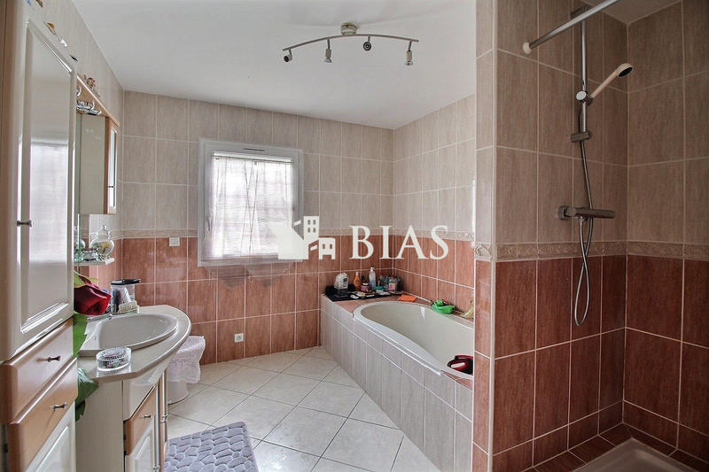 Maison - 146 m² - 7 pièces