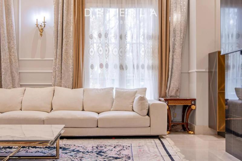 Villa - 1 200 m² - 12 pièces