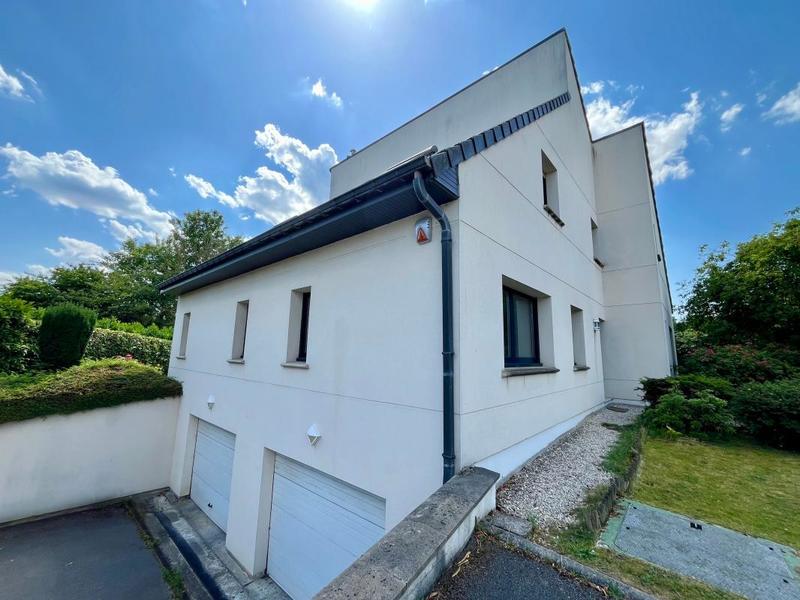 Maison - 208 m² - 7 pièces