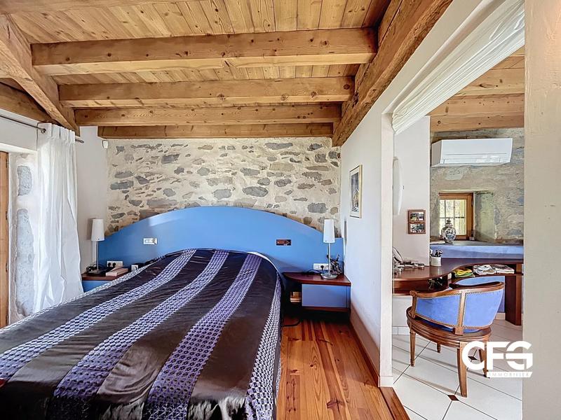 Maison - 228 m² - 7 pièces