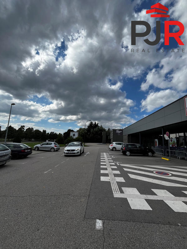 Local commercial - 2 400 m²