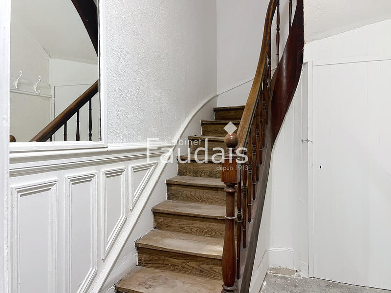 Maison - 243 m² - 8 pièces