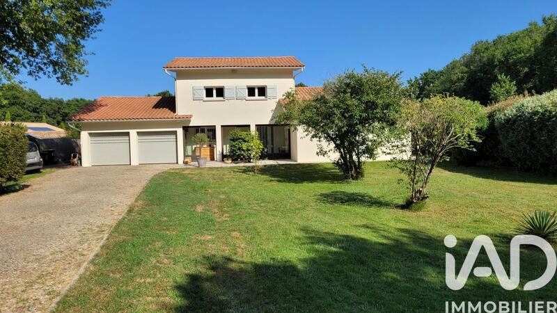 Maison - 200 m² - 7 pièces