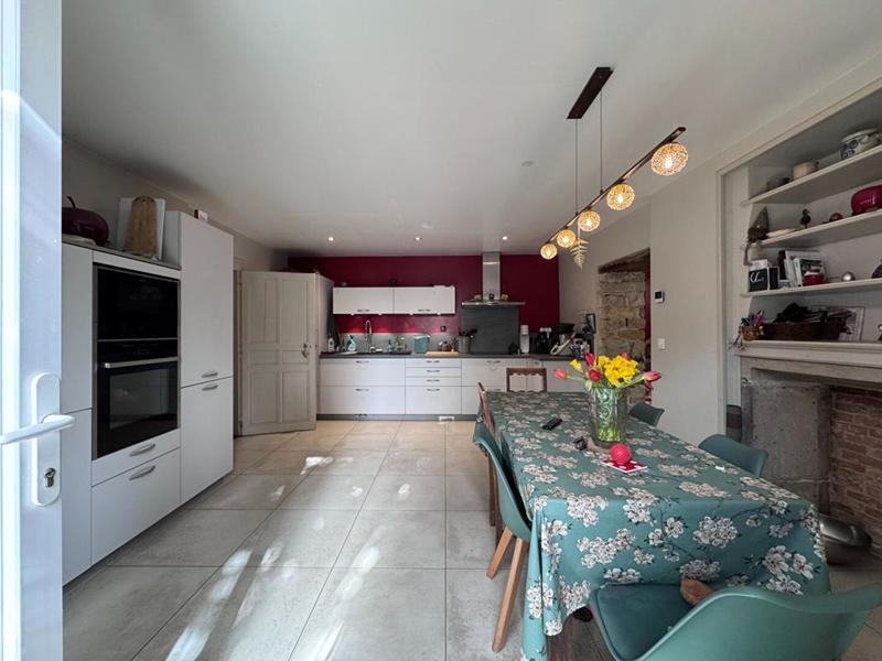 Maison - 220 m² - 6 pièces