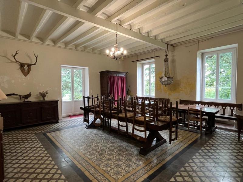 Maison de maîtres - 716 m² - 13 pièces