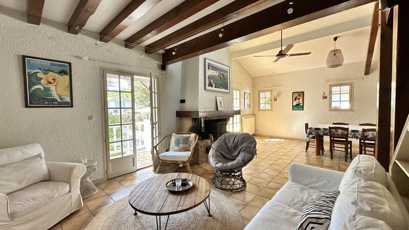 Maison - 220 m² - 7 pièces