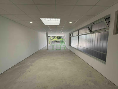 Local d'activités - 82 m² - 1 pièce