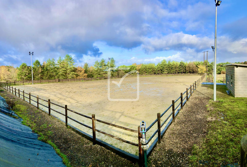 Maison - 250 m² - 15 pièces