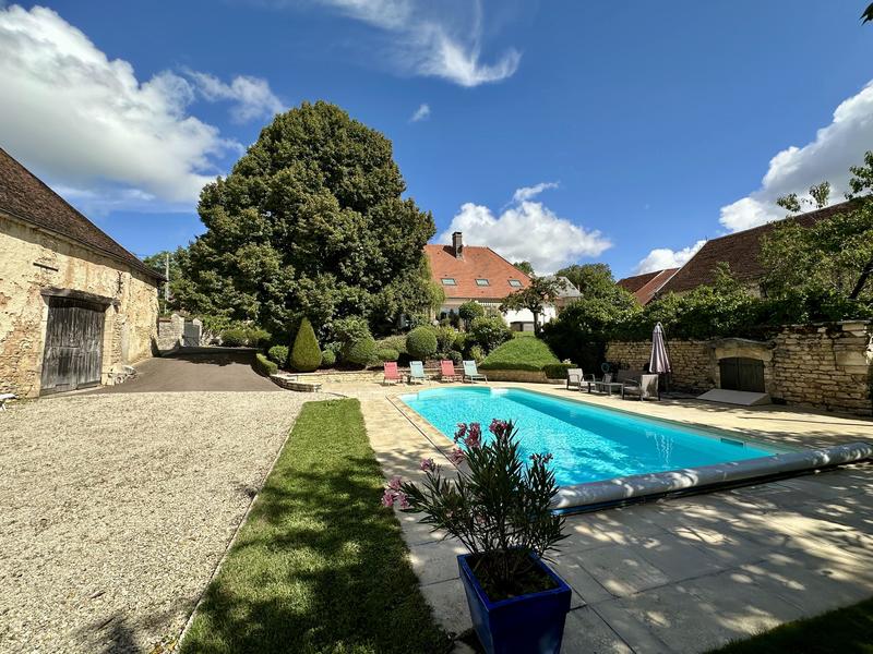 Maison - 230 m² - 5 pièces