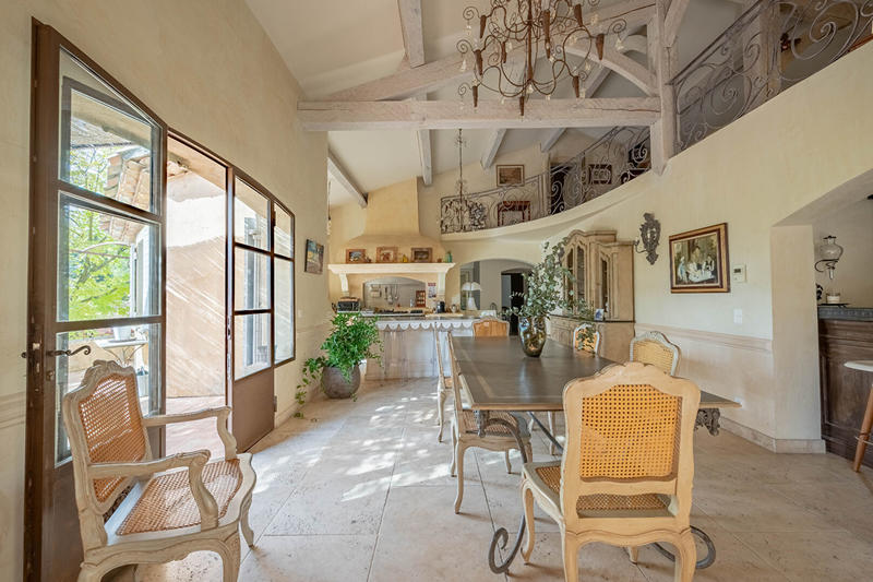 Maison - 353 m² - 8 pièces