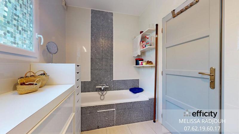 Maison - 167 m² - 6 pièces