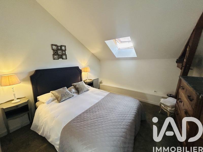 Maison - 240 m² - 8 pièces