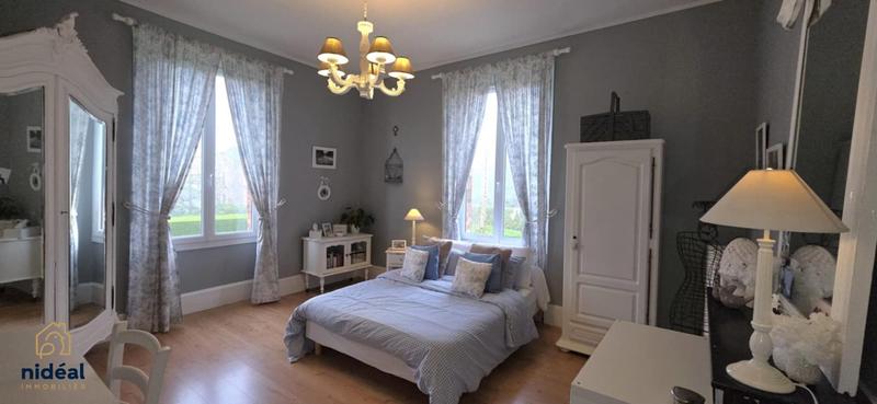 Maison - 283 m² - 12 pièces