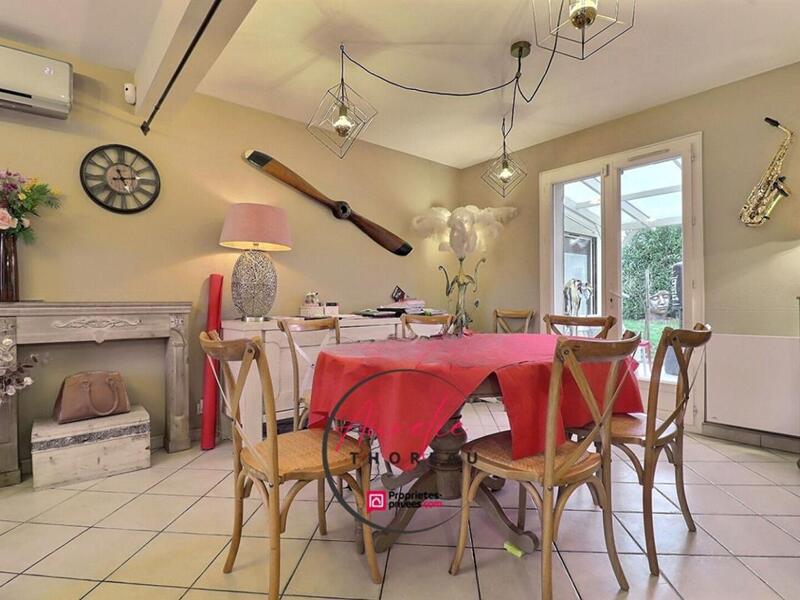 Maison - 202 m² - 9 pièces