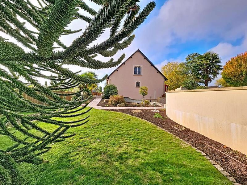 Maison - 206 m² - 9 pièces