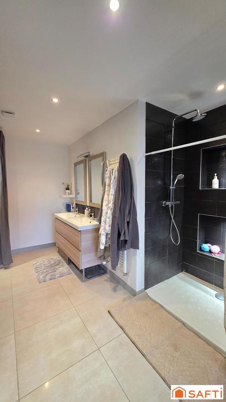 Maison - 180 m² - 7 pièces