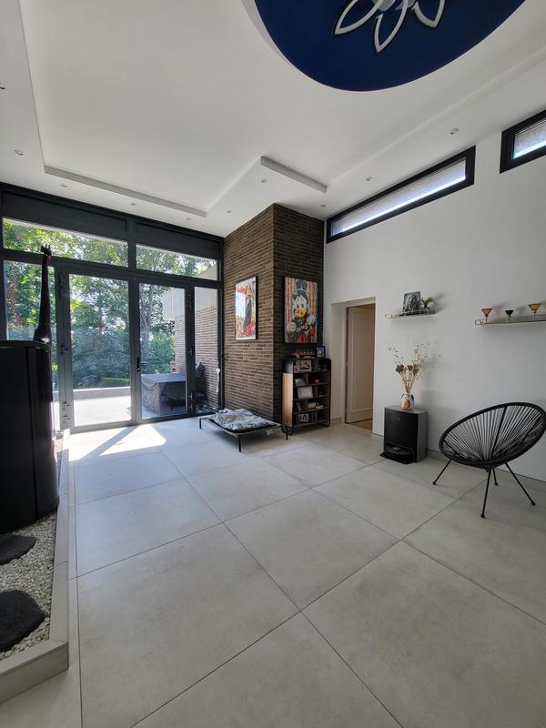 Maison contemporaine - 370 m² - 8 pièces