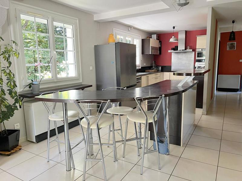 Maison - 230 m² - 9 pièces