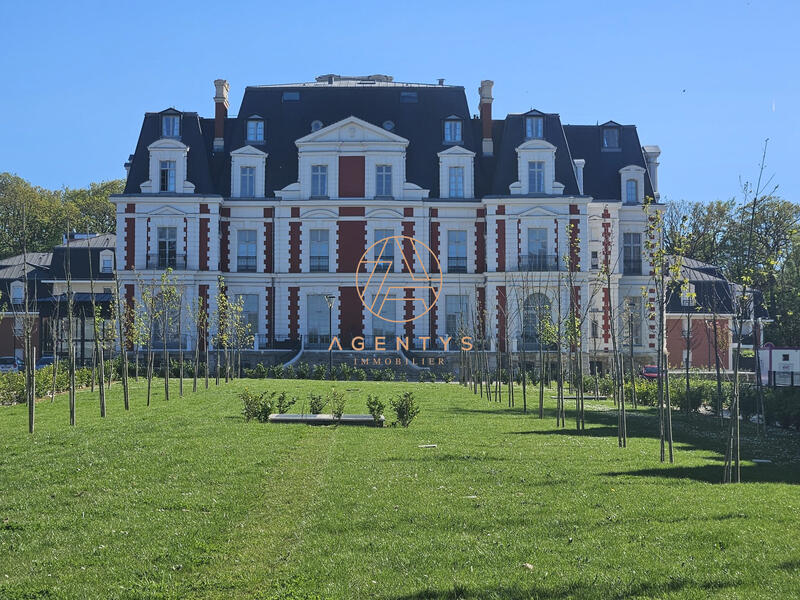 Maison - 220 m² - 8 pièces