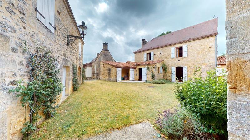 Demeure - 248 m² - 10 pièces