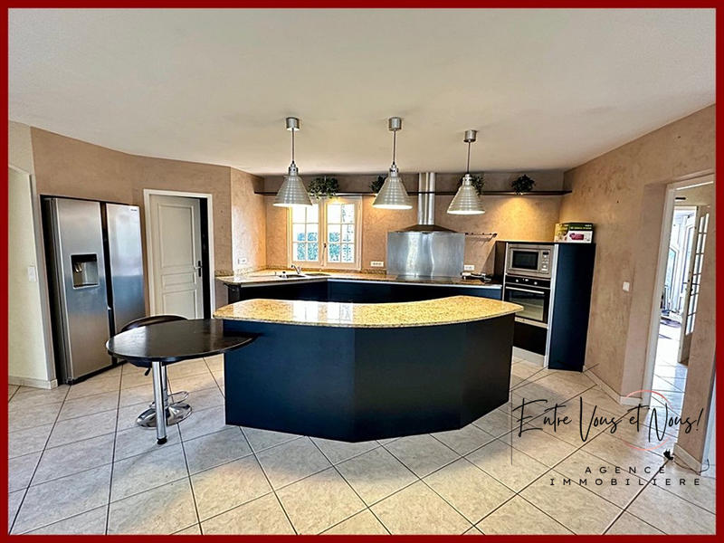 Maison - 180 m² - 7 pièces