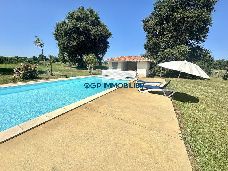 Maison - 214 m² - 6 pièces