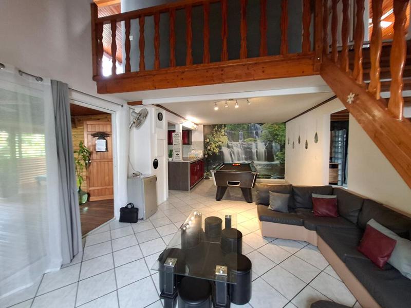 Maison - 239 m² - 11 pièces