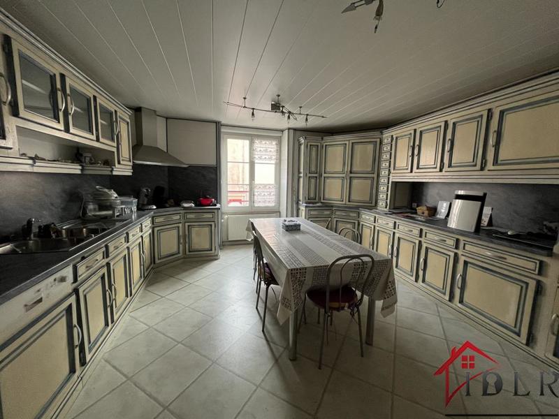 Maison - 202 m² - 10 pièces