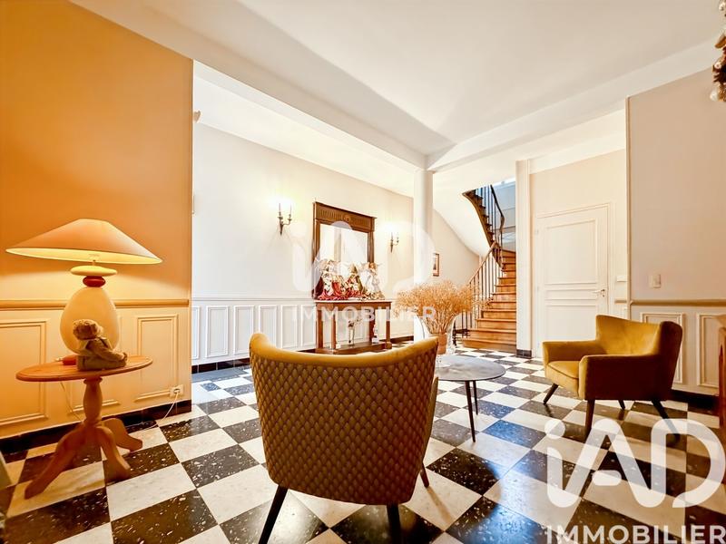 Maison de ville - 295 m² - 9 pièces